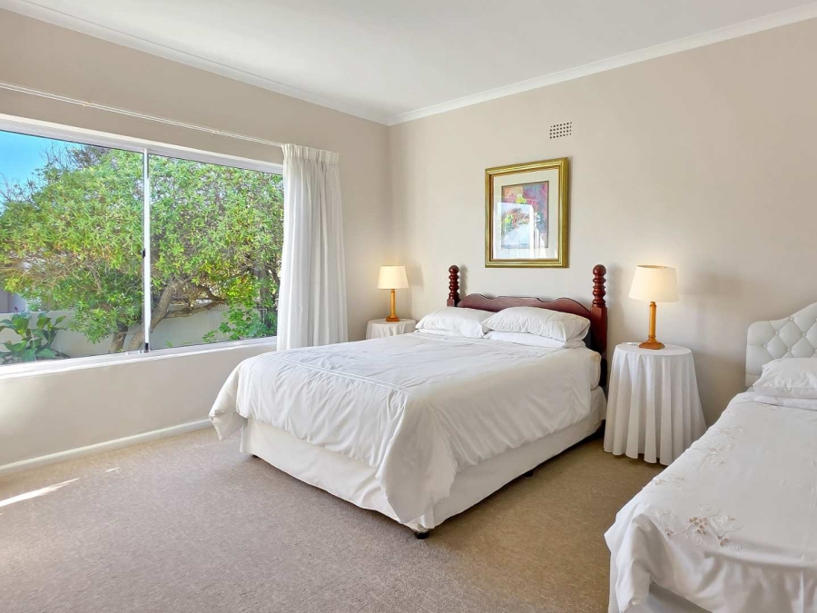 5 Bedroom Property for Sale in Bloubergstrand Western Cape
